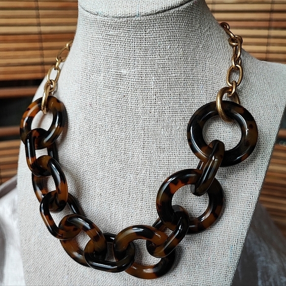Talbot's Talbots Long Oval Yellowish Swirl Cream Lucite Gold Tone Link Necklace - Picture 14 of 14